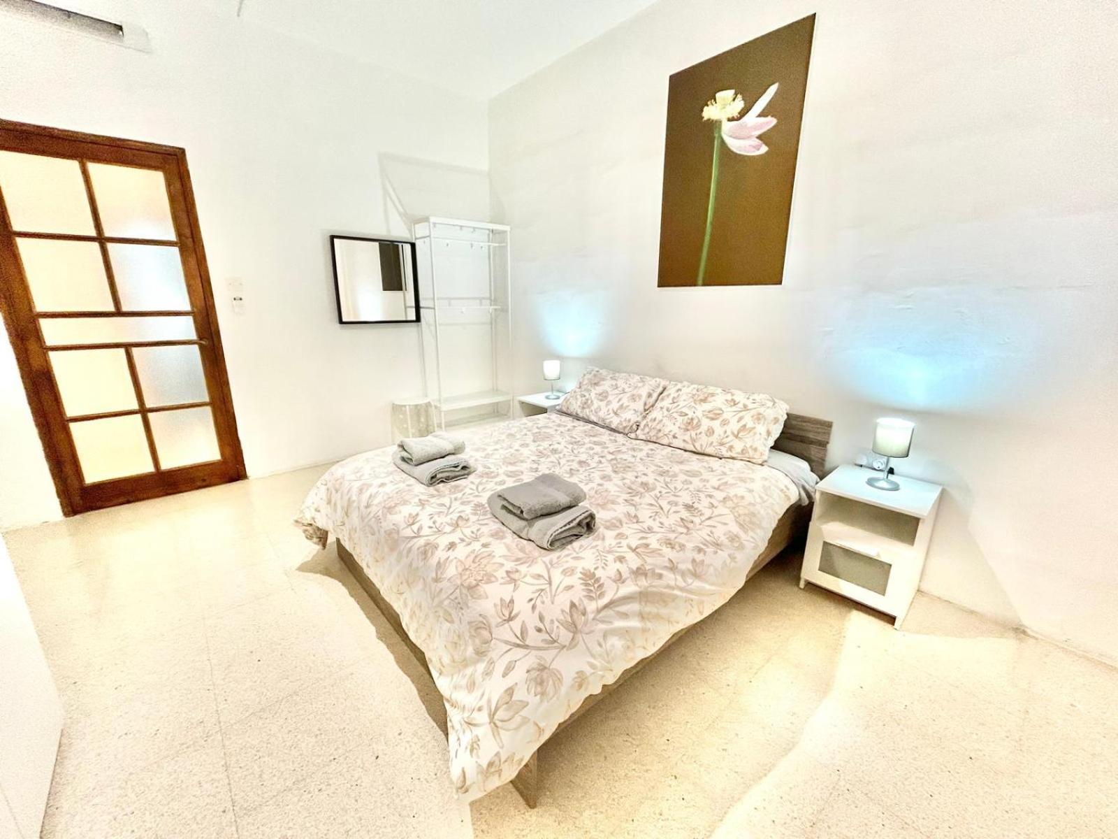 St Julians - Balluta Bay large 3 bedroom apartment Sliema Bagian luar foto