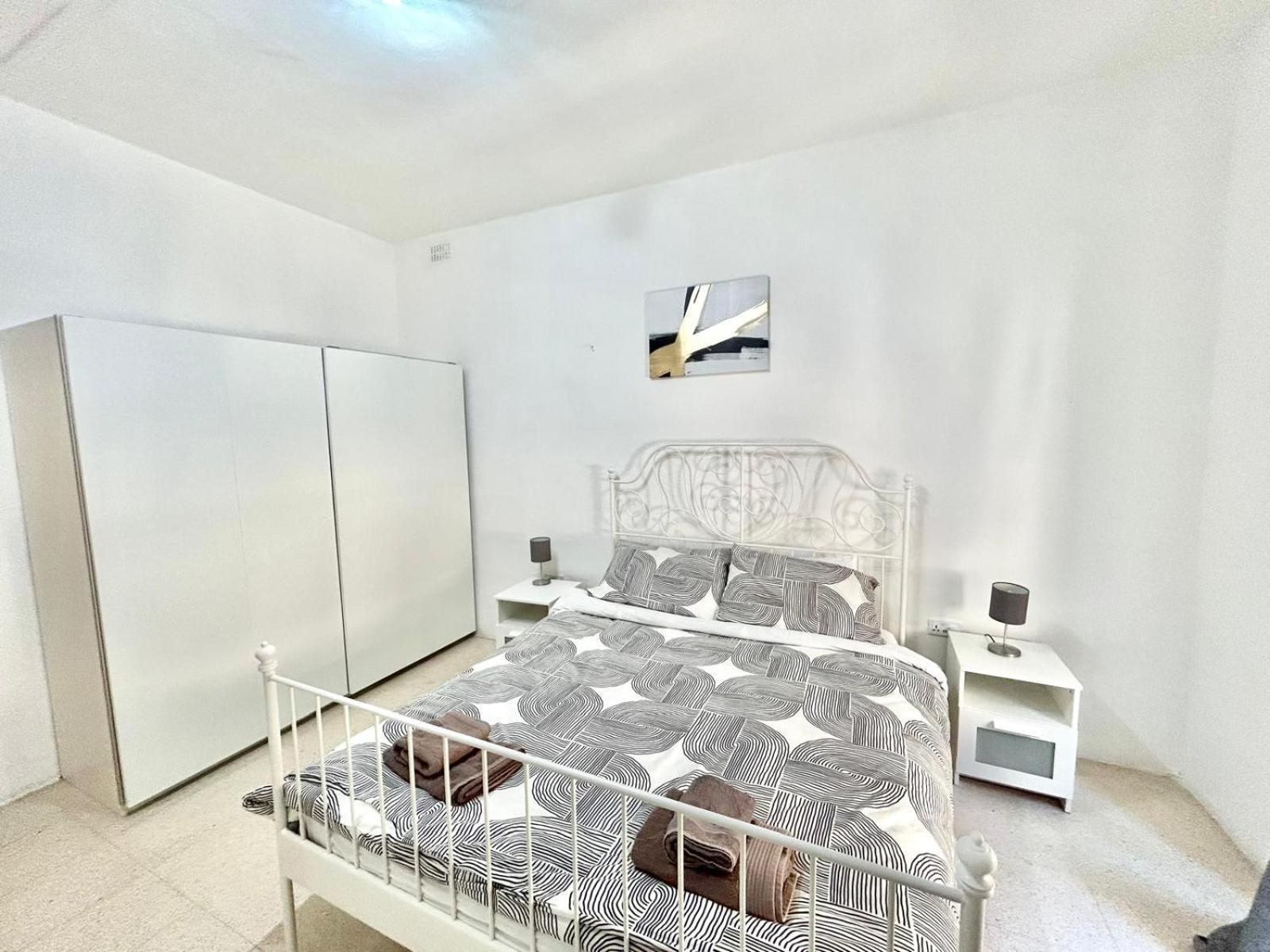 St Julians - Balluta Bay large 3 bedroom apartment Sliema Bagian luar foto