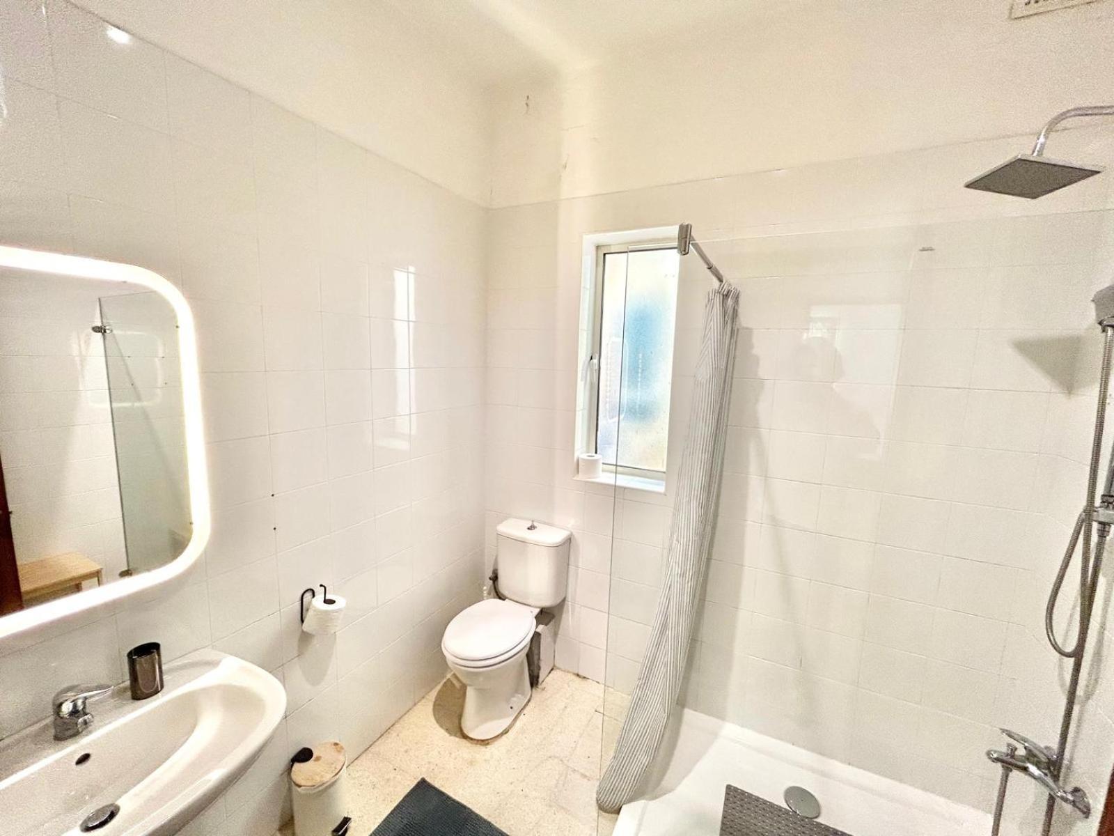 St Julians - Balluta Bay large 3 bedroom apartment Sliema Bagian luar foto